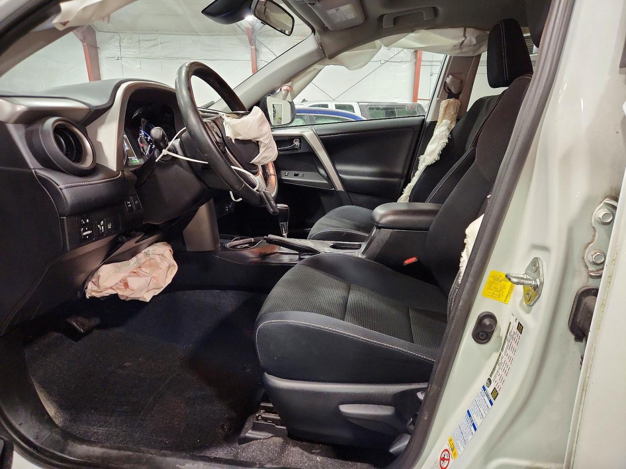 2016 TOYOTA RAV4 XLE photo 7