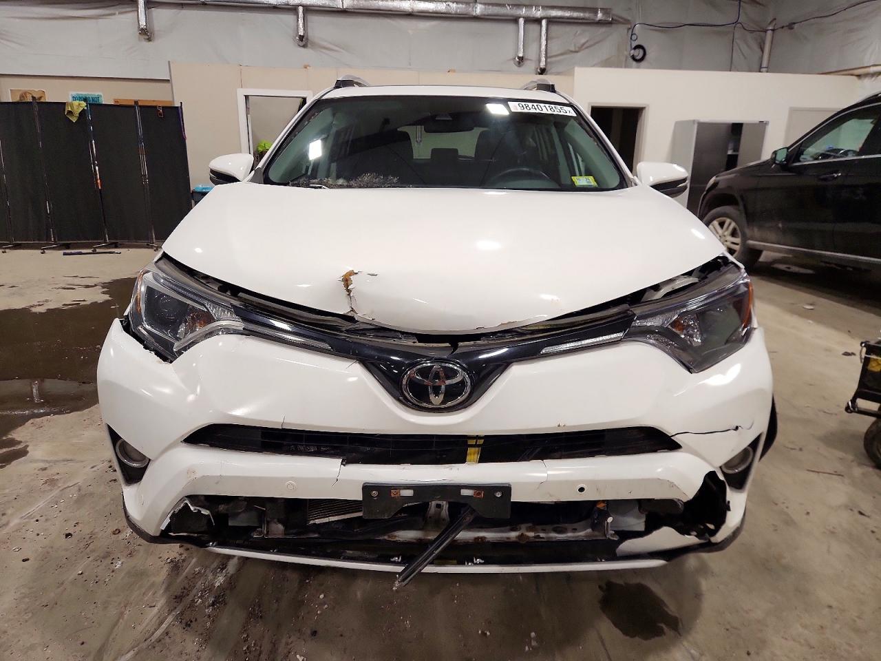 2016 TOYOTA RAV4 XLE photo 5