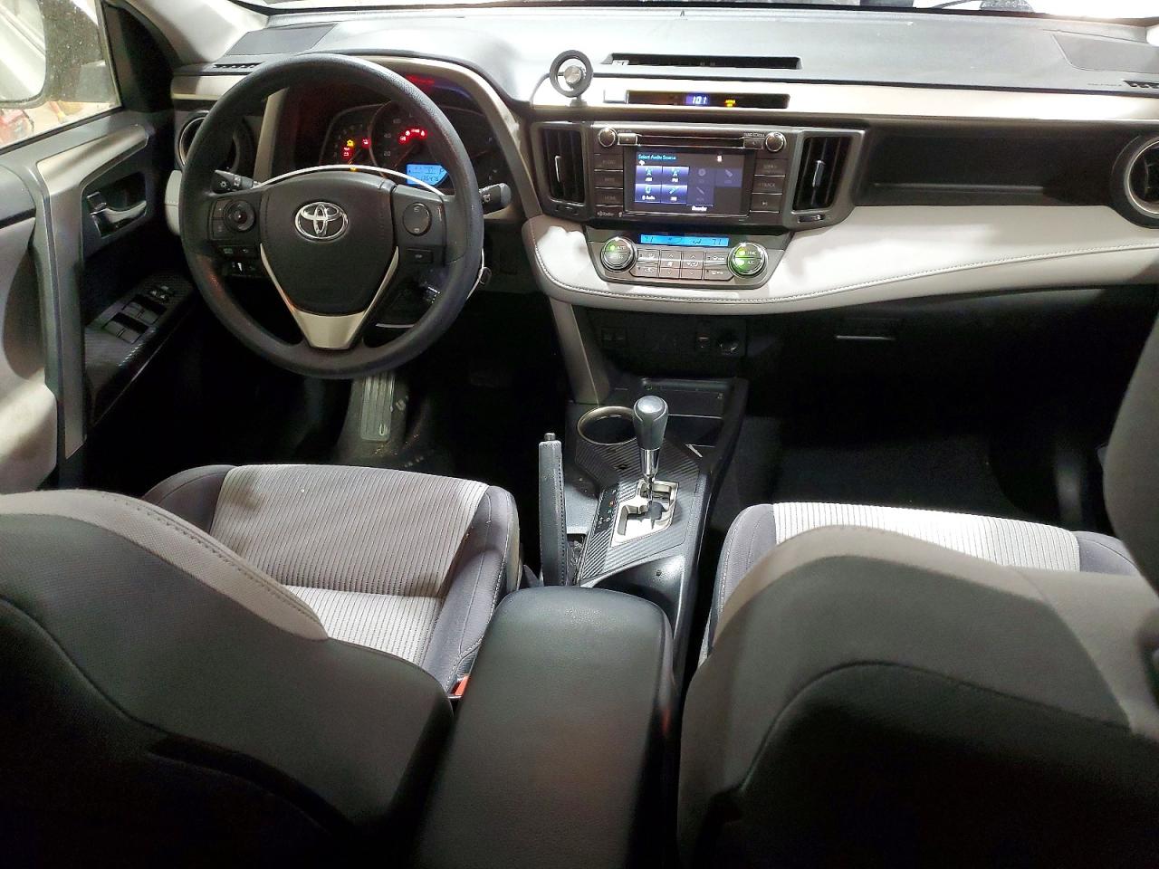 2015 TOYOTA RAV4 XLE photo 15