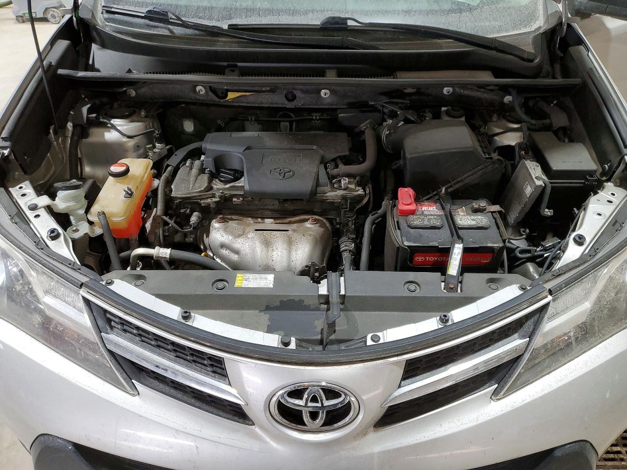2015 TOYOTA RAV4 XLE photo 23