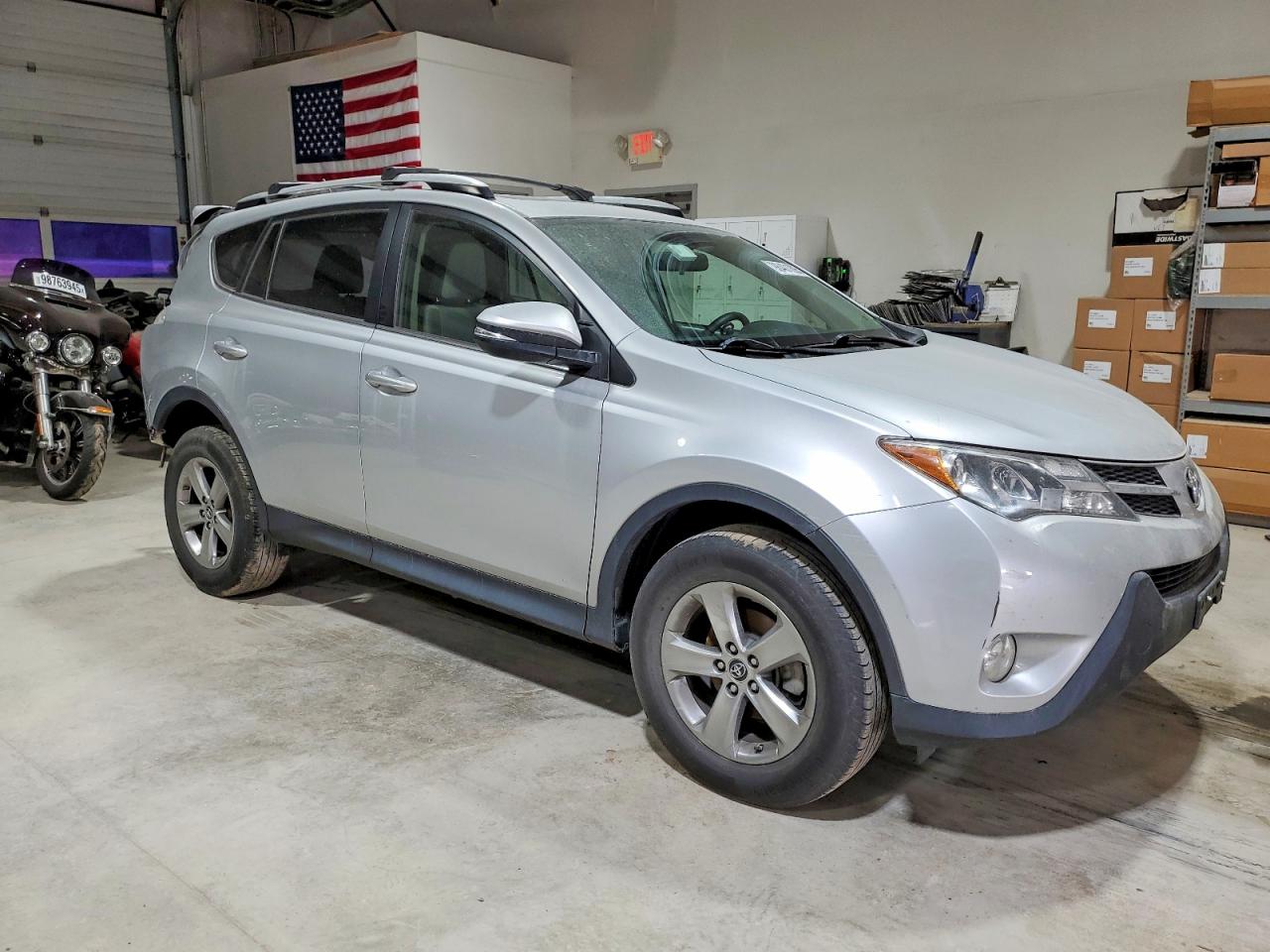 2015 TOYOTA RAV4 XLE photo 7