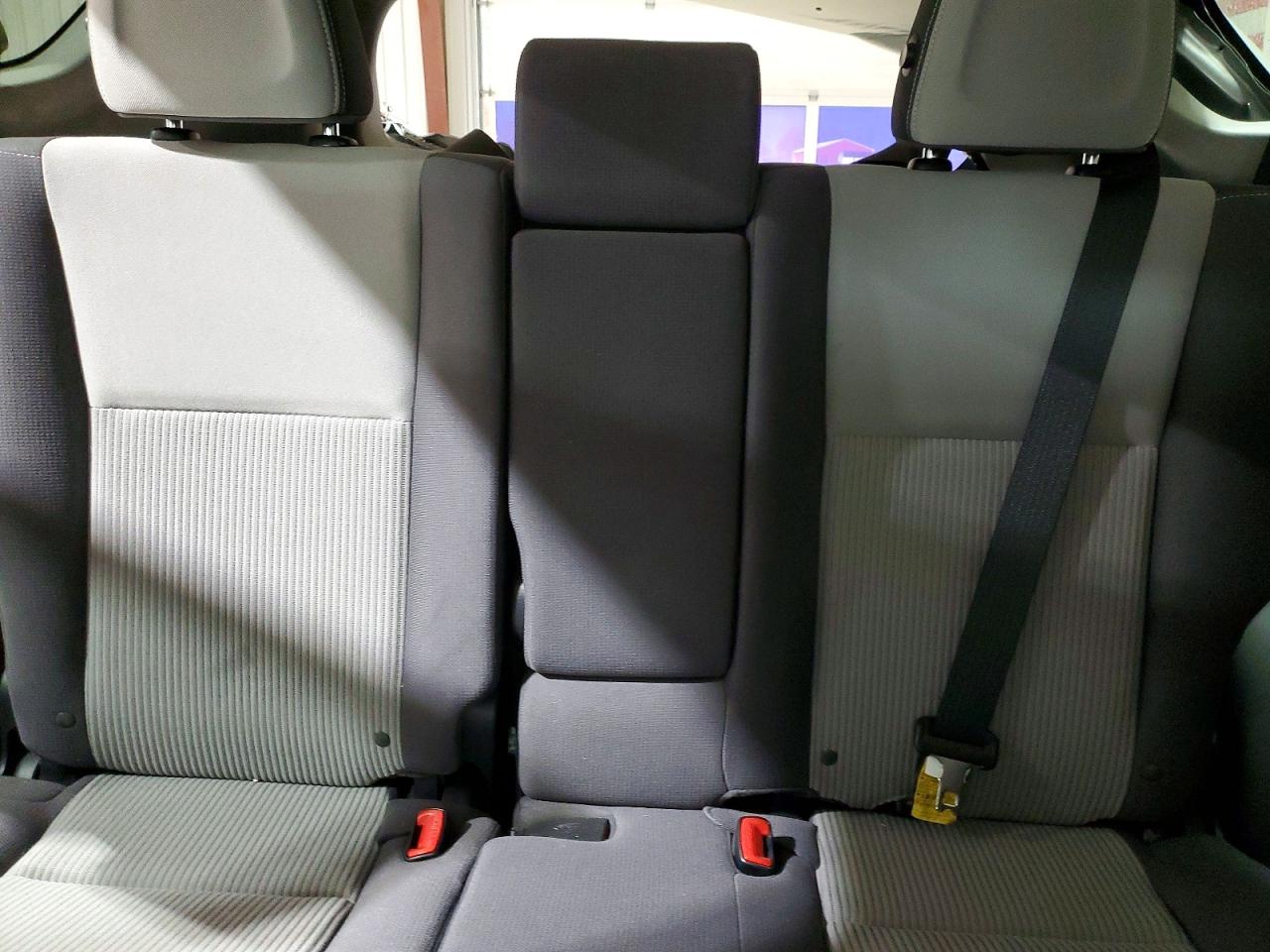 2015 TOYOTA RAV4 XLE photo 19