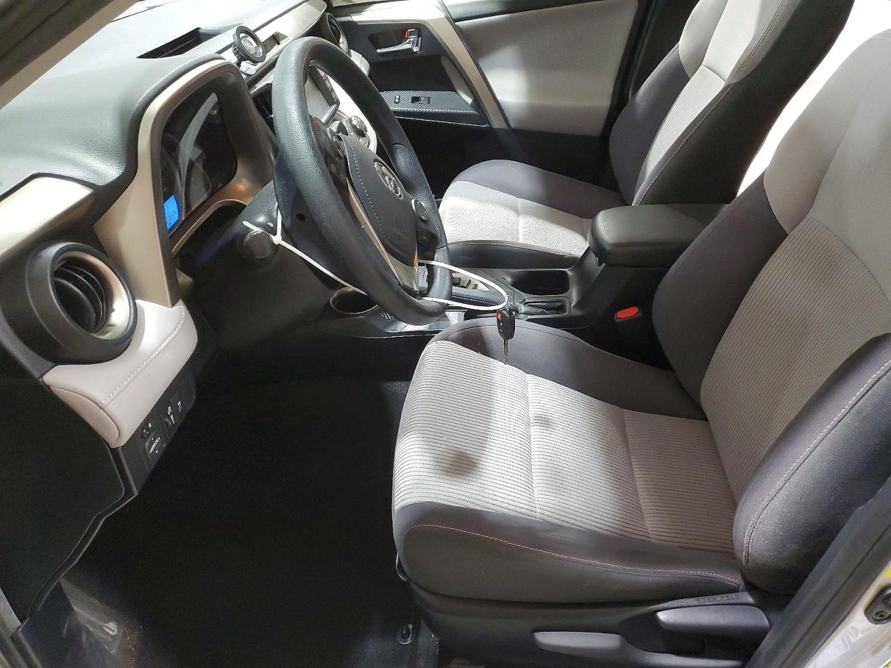 2015 TOYOTA RAV4 XLE photo 13