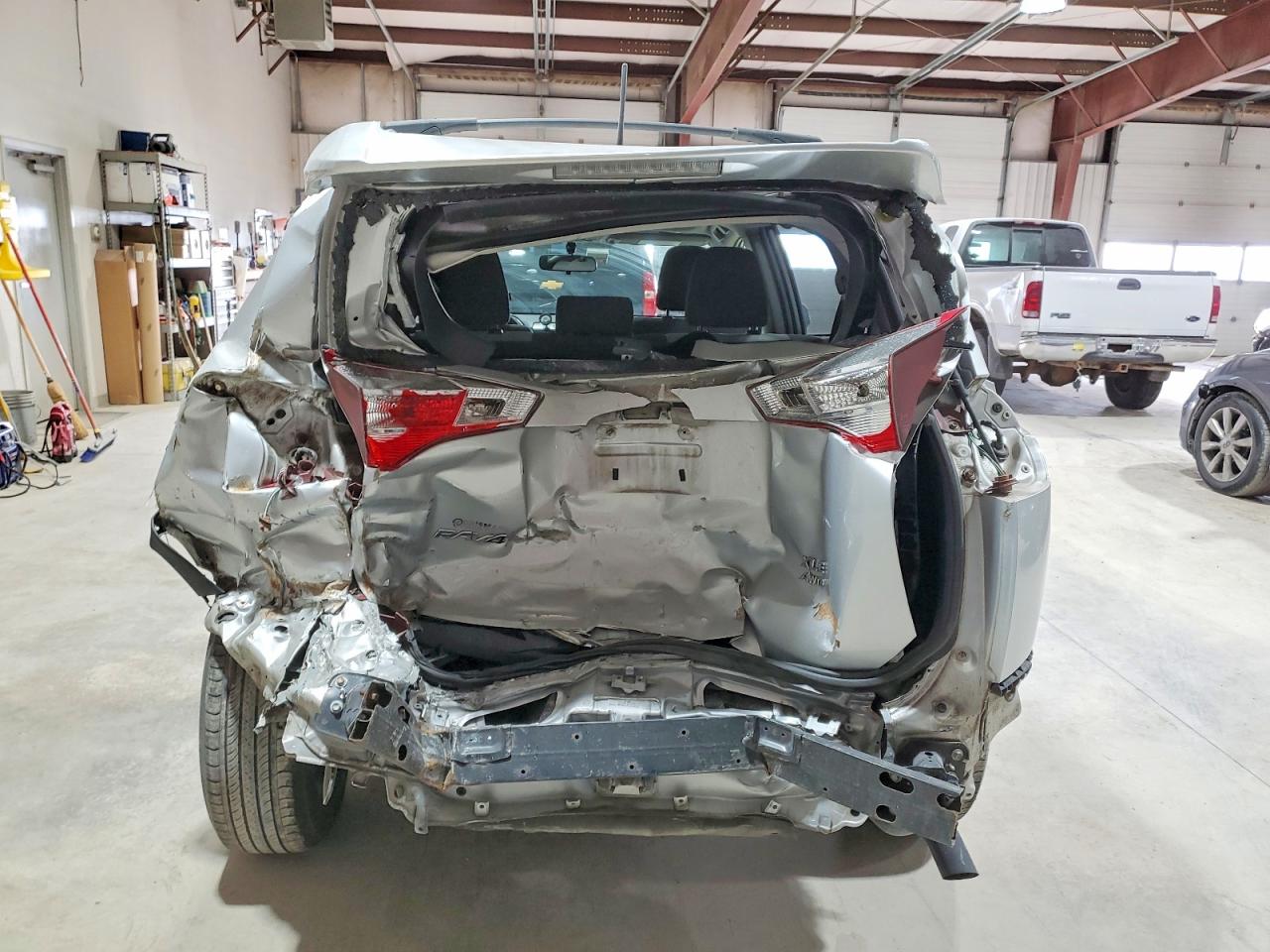2015 TOYOTA RAV4 XLE photo 11