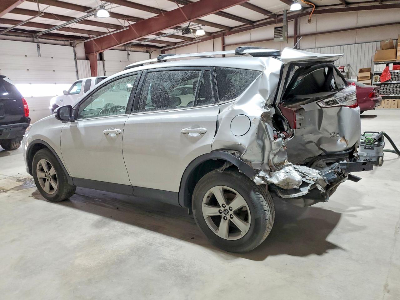2015 TOYOTA RAV4 XLE photo 3