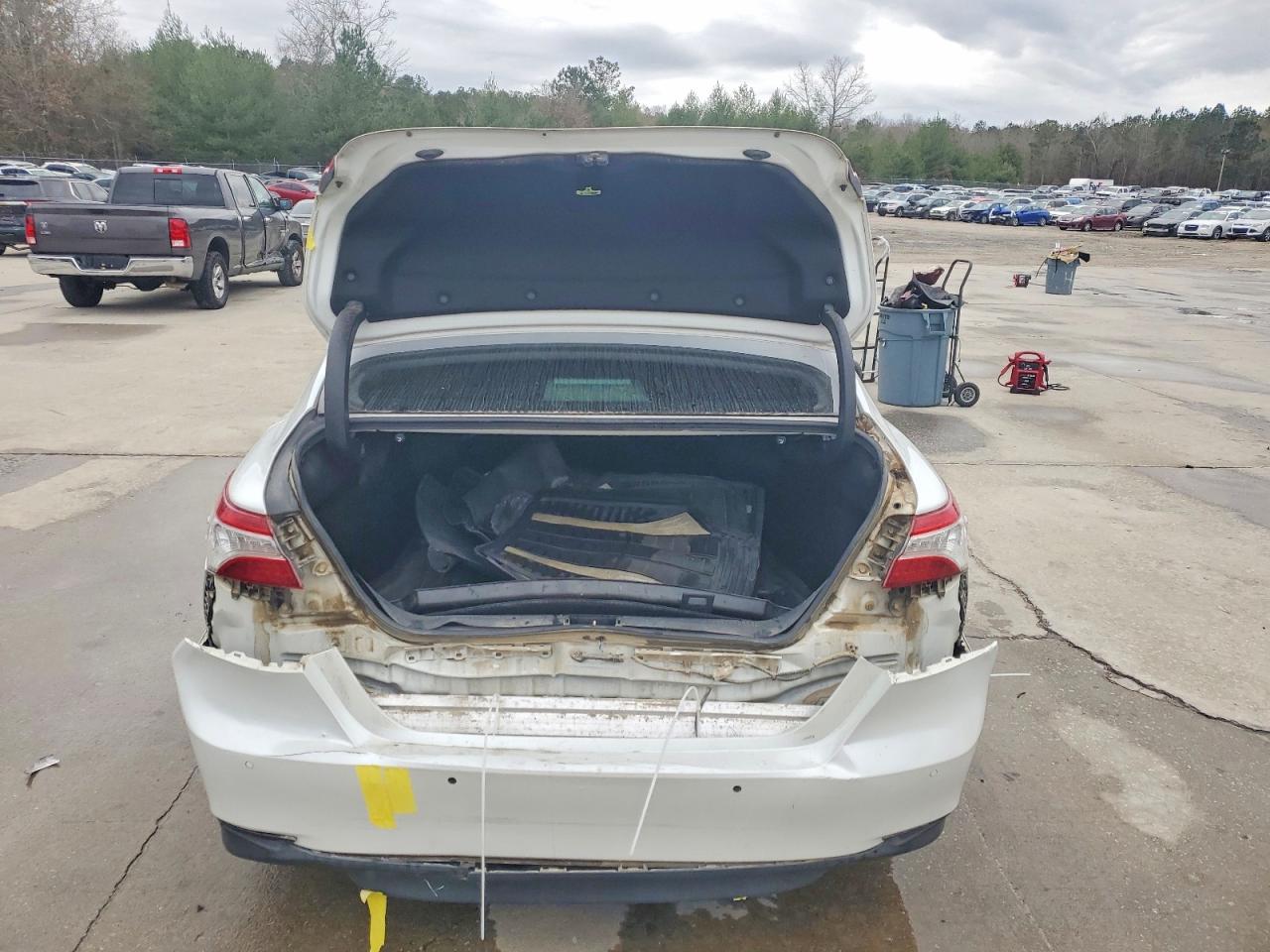 2018 TOYOTA CAMRY L photo 6