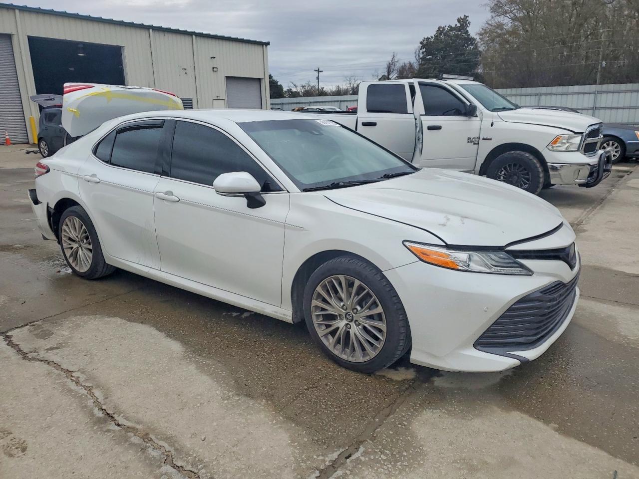 2018 TOYOTA CAMRY L photo 4