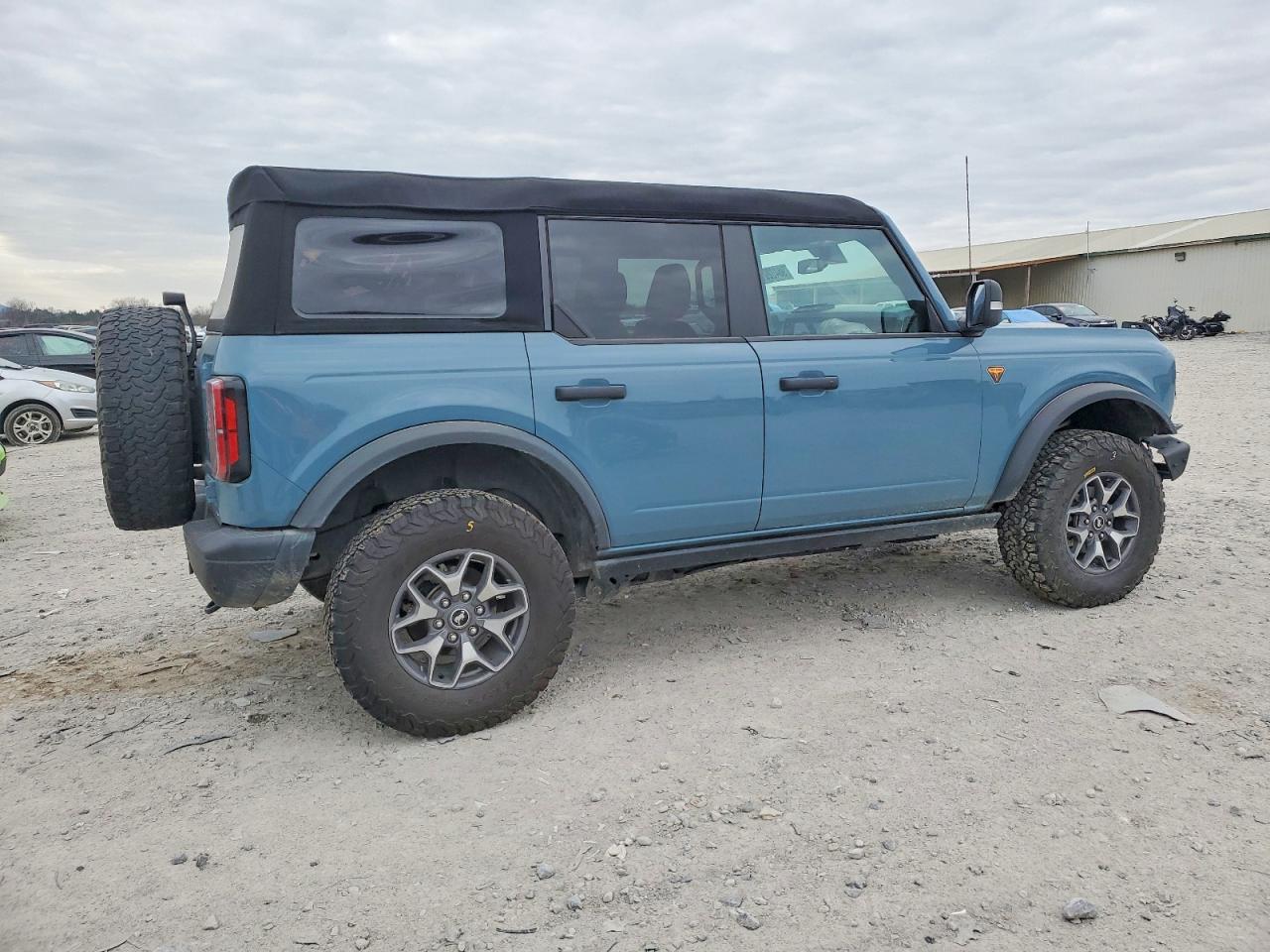 2023 FORD BRONCO BASE photo 3
