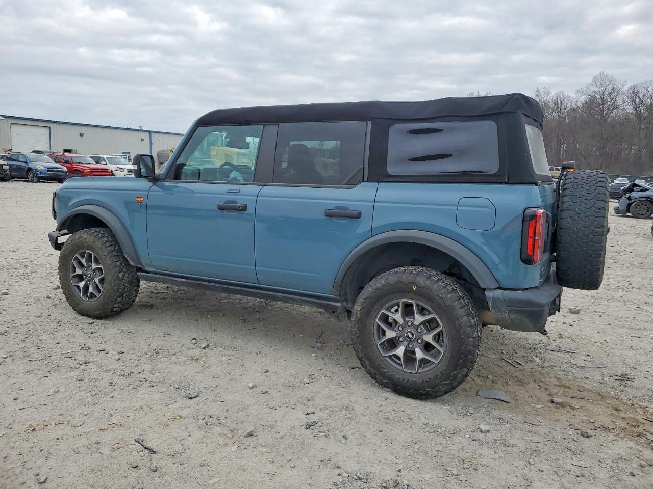 2023 FORD BRONCO BASE photo 2
