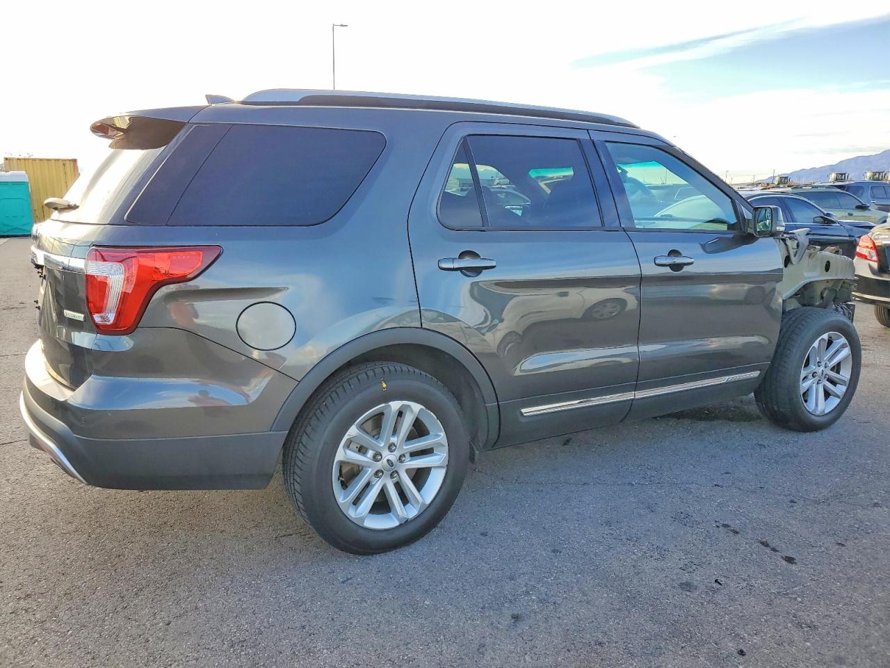 2016 FORD EXPLORER XLT photo 5