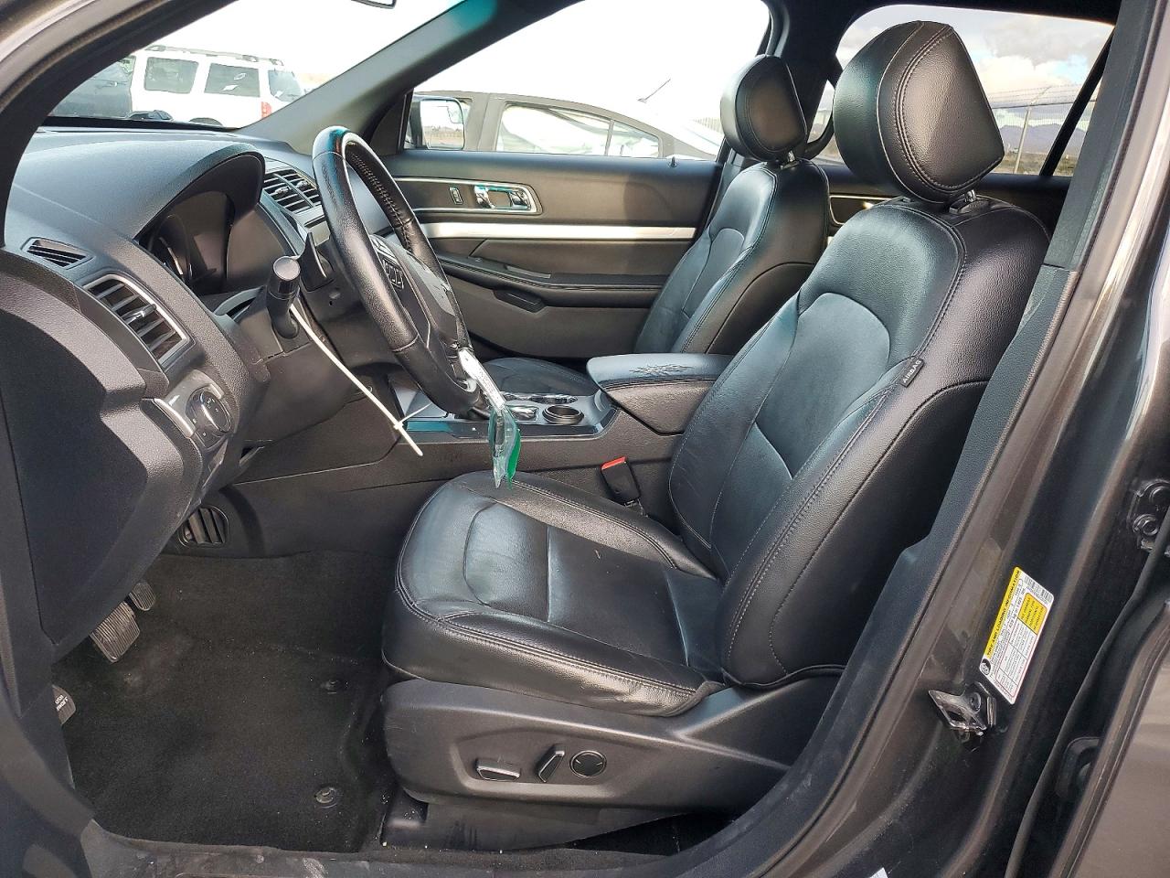 2016 FORD EXPLORER XLT photo 13