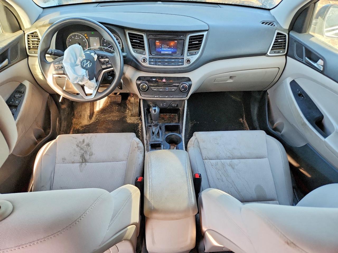 2017 HYUNDAI TUCSON SE photo 8