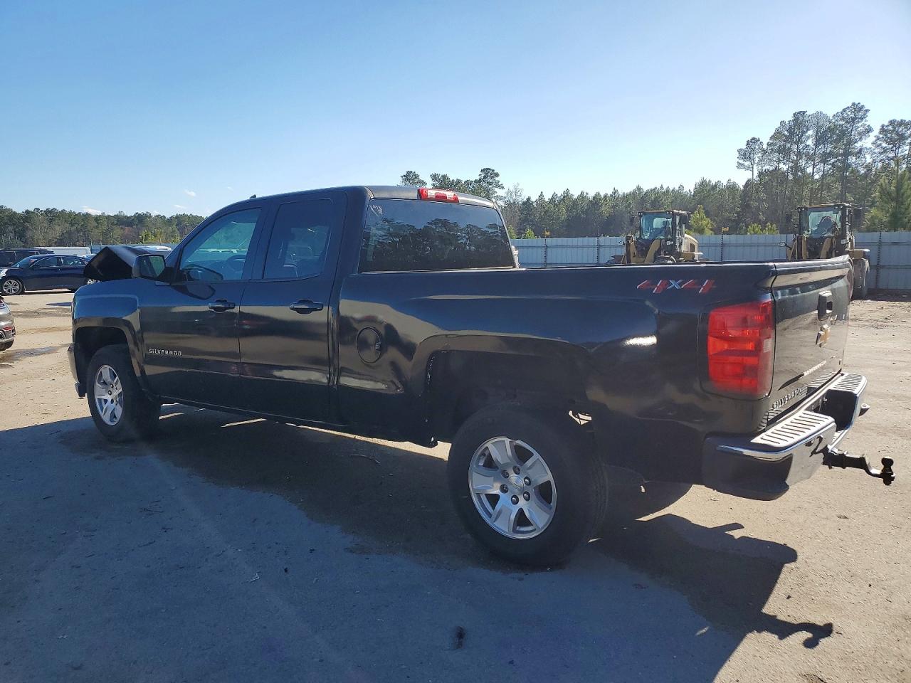 2018 CHEVROLET SILVERADO K1500 LT photo 2