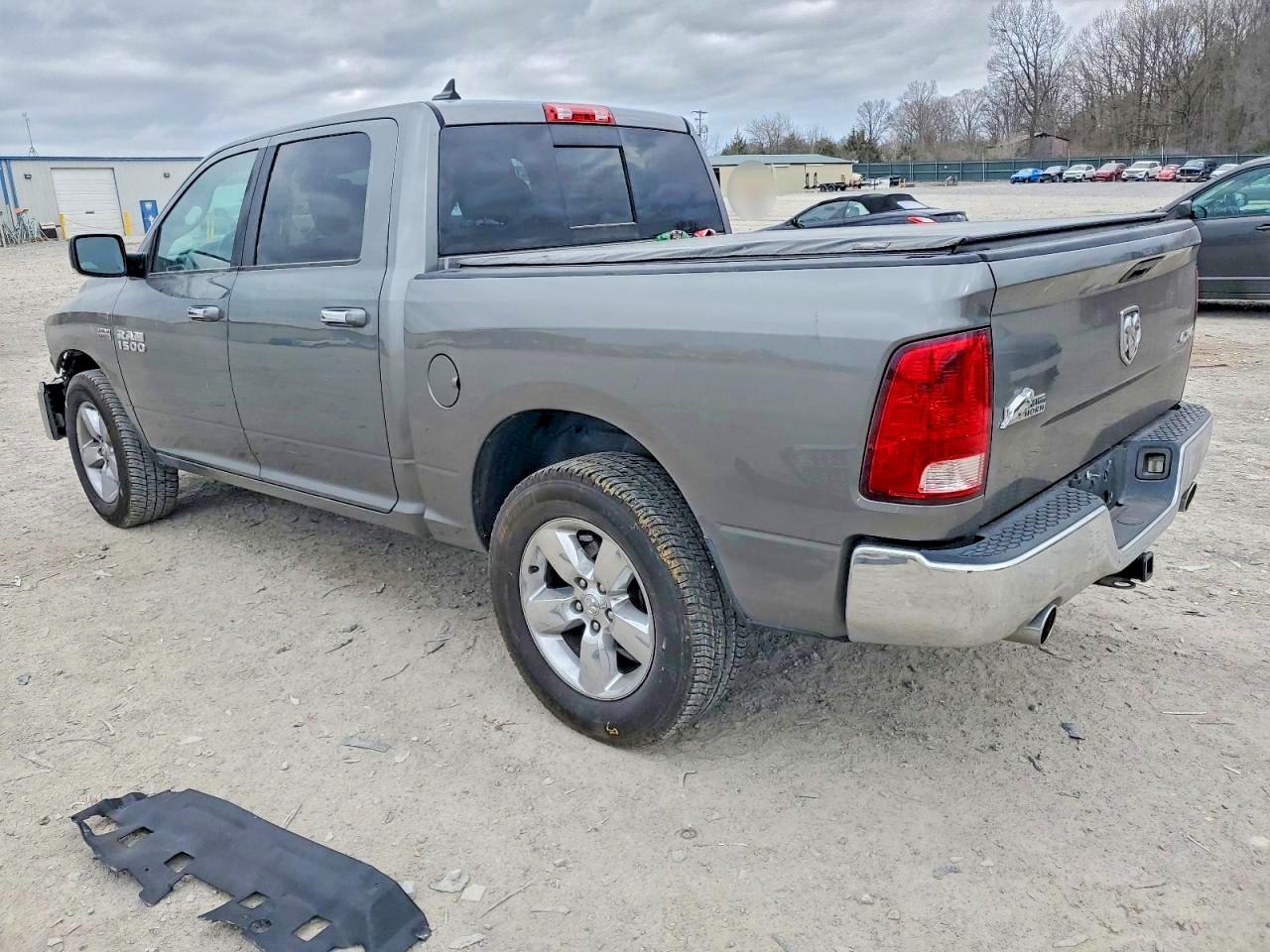2013 RAM 1500 SLT photo 2
