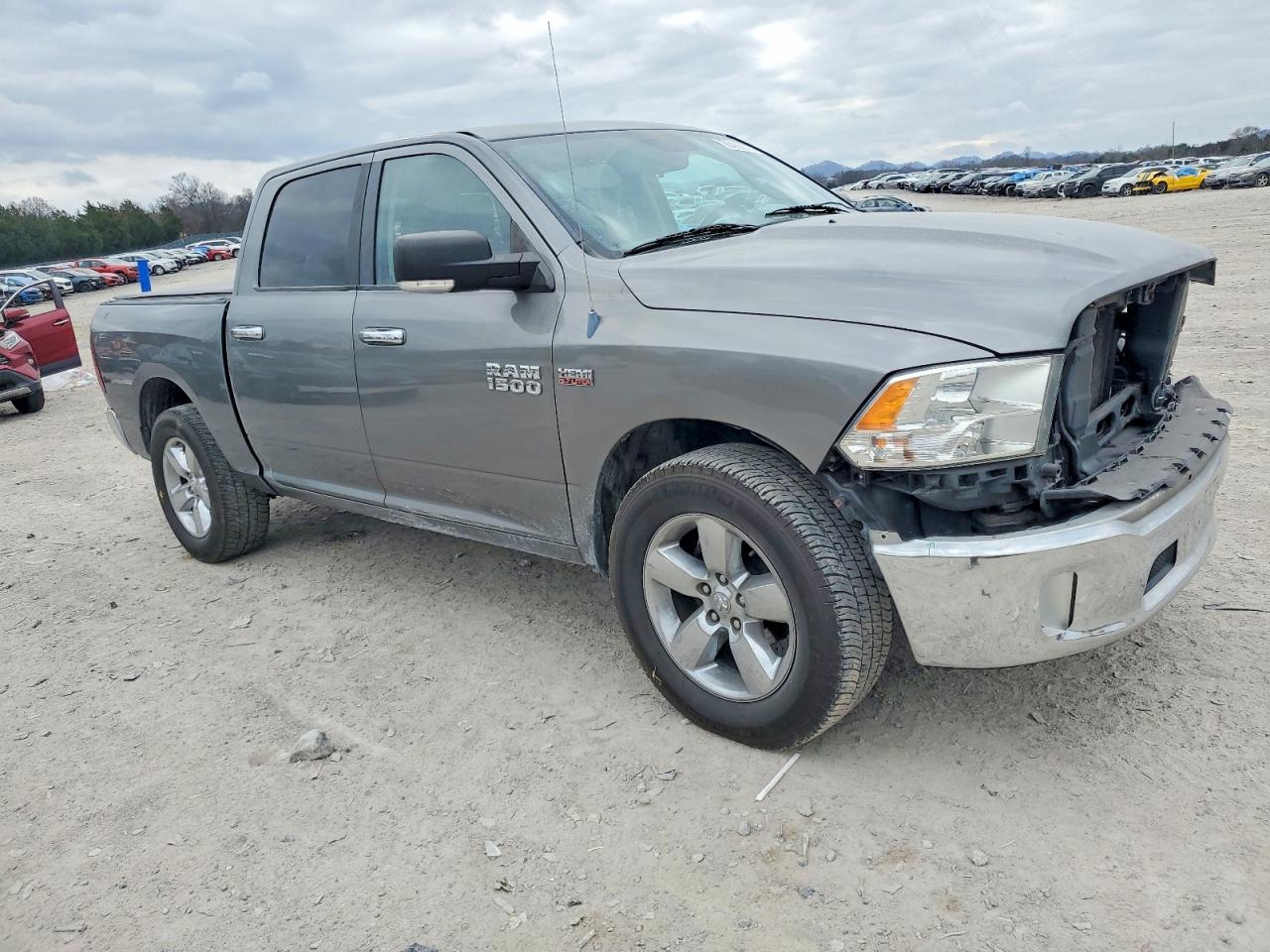 2013 RAM 1500 SLT photo 4