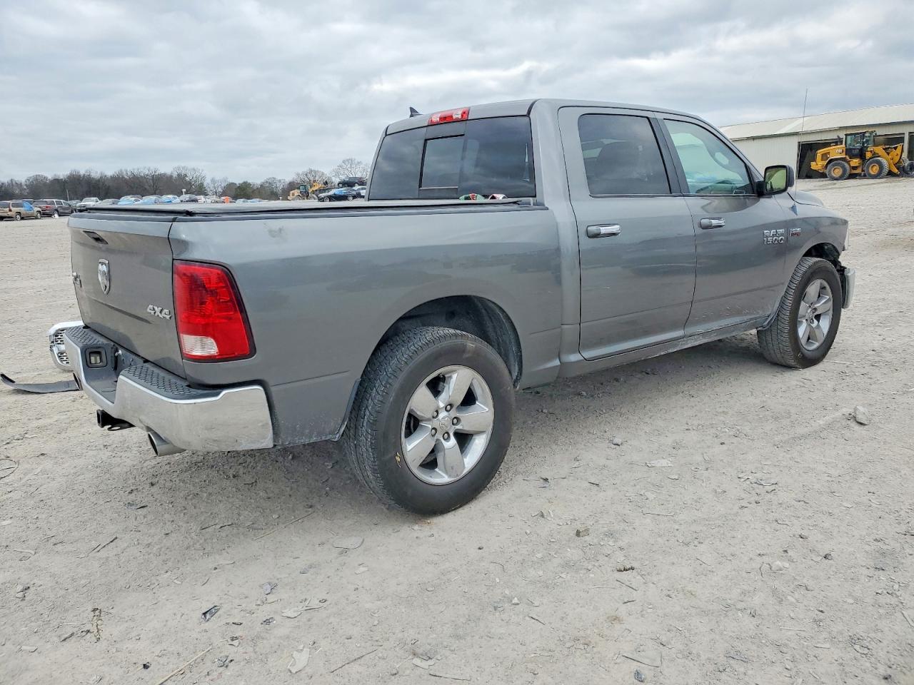 2013 RAM 1500 SLT photo 3