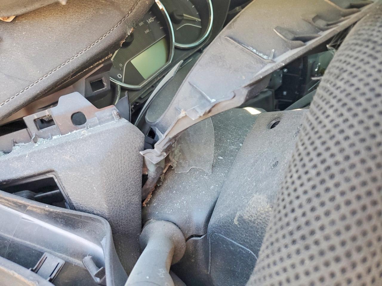 2014 TOYOTA COROLLA L photo 9