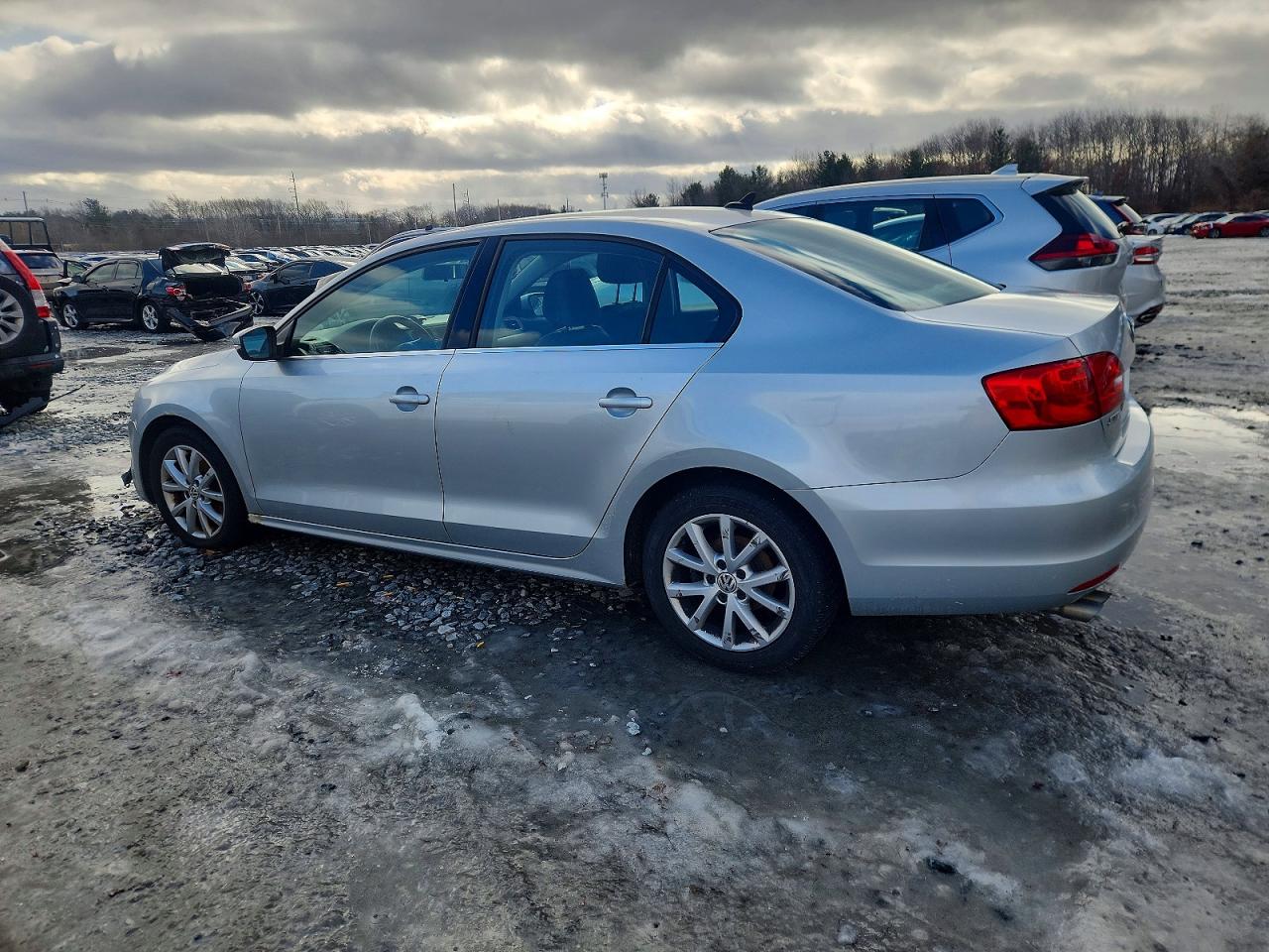 2014 VOLKSWAGEN JETTA SE photo 2