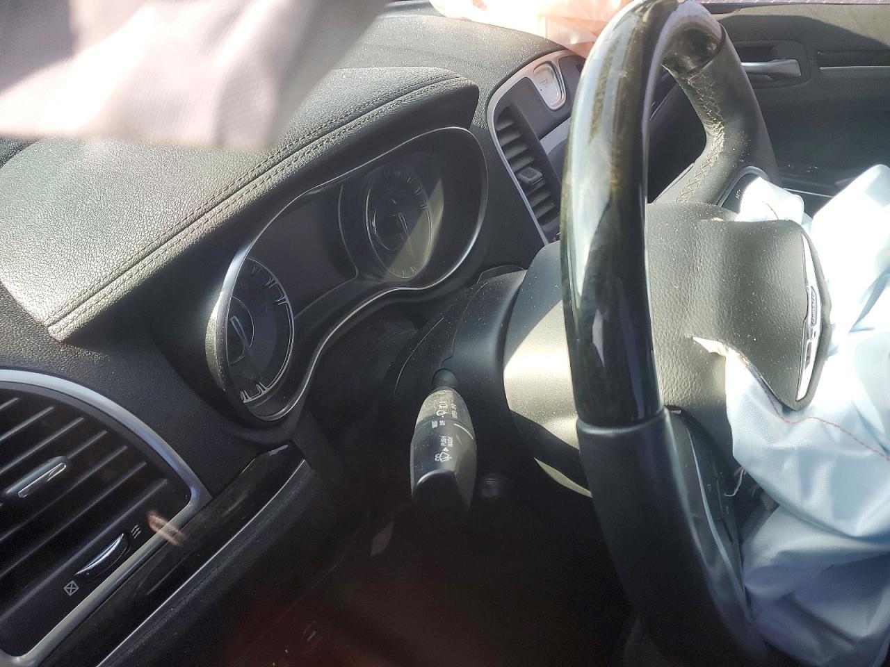 2018 CHRYSLER 300 LIMITED photo 9