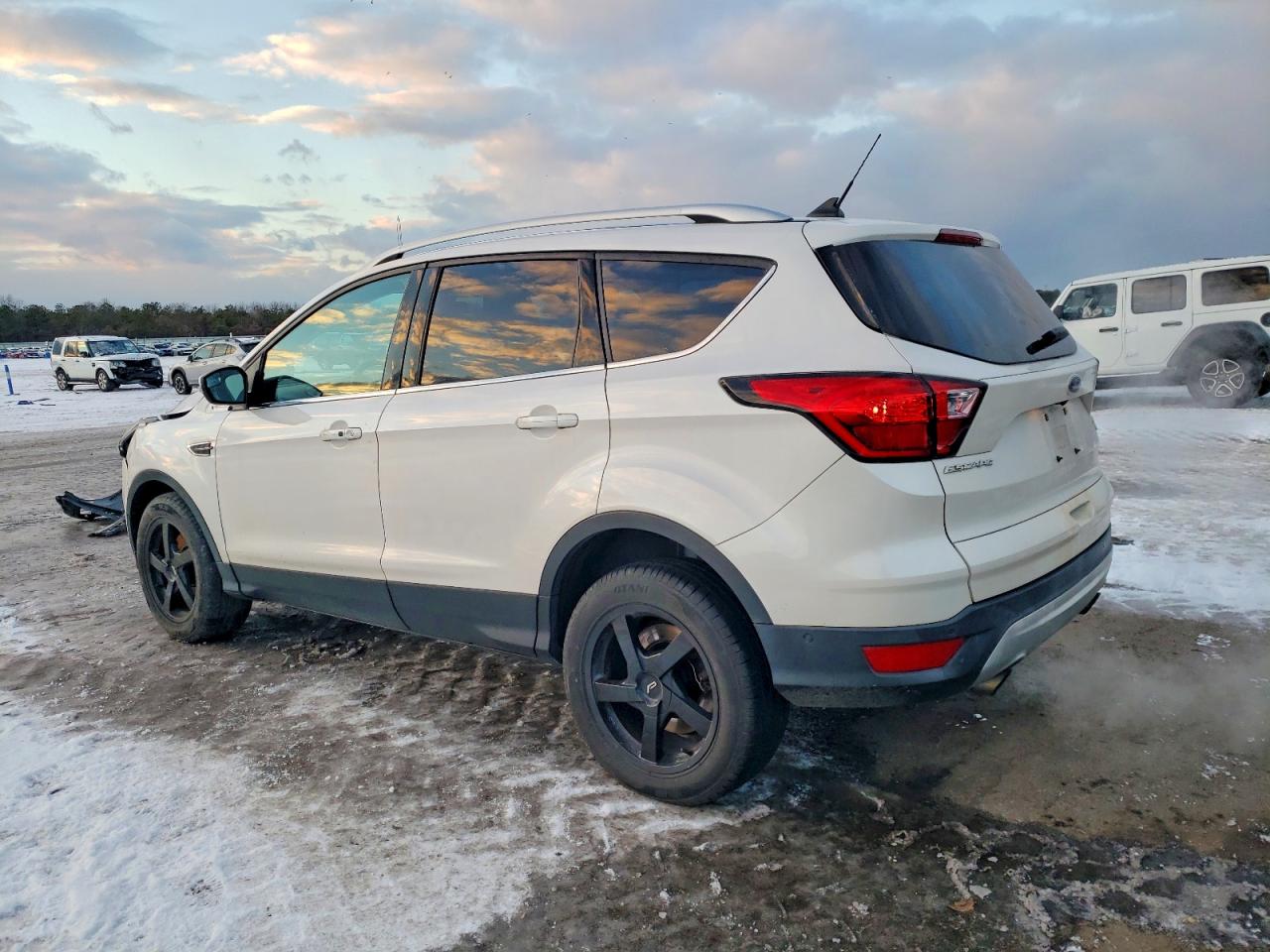 2019 FORD ESCAPE TITANIUM photo 2