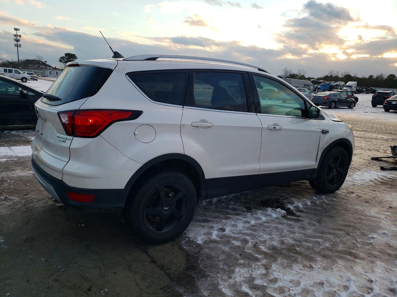 2019 FORD ESCAPE TITANIUM photo 3