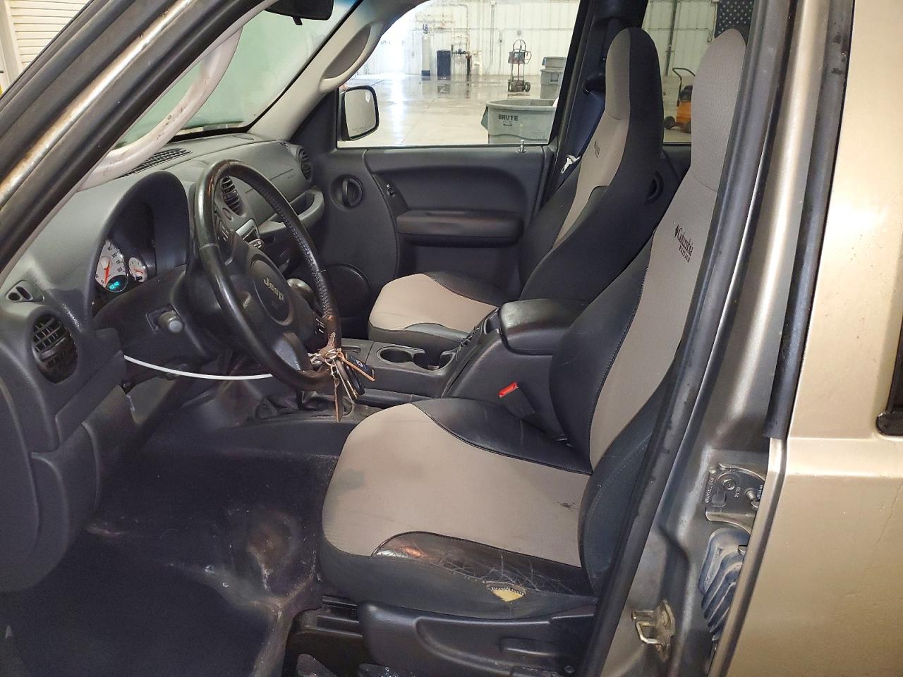 2004 JEEP LIBERTY SPORT photo 7