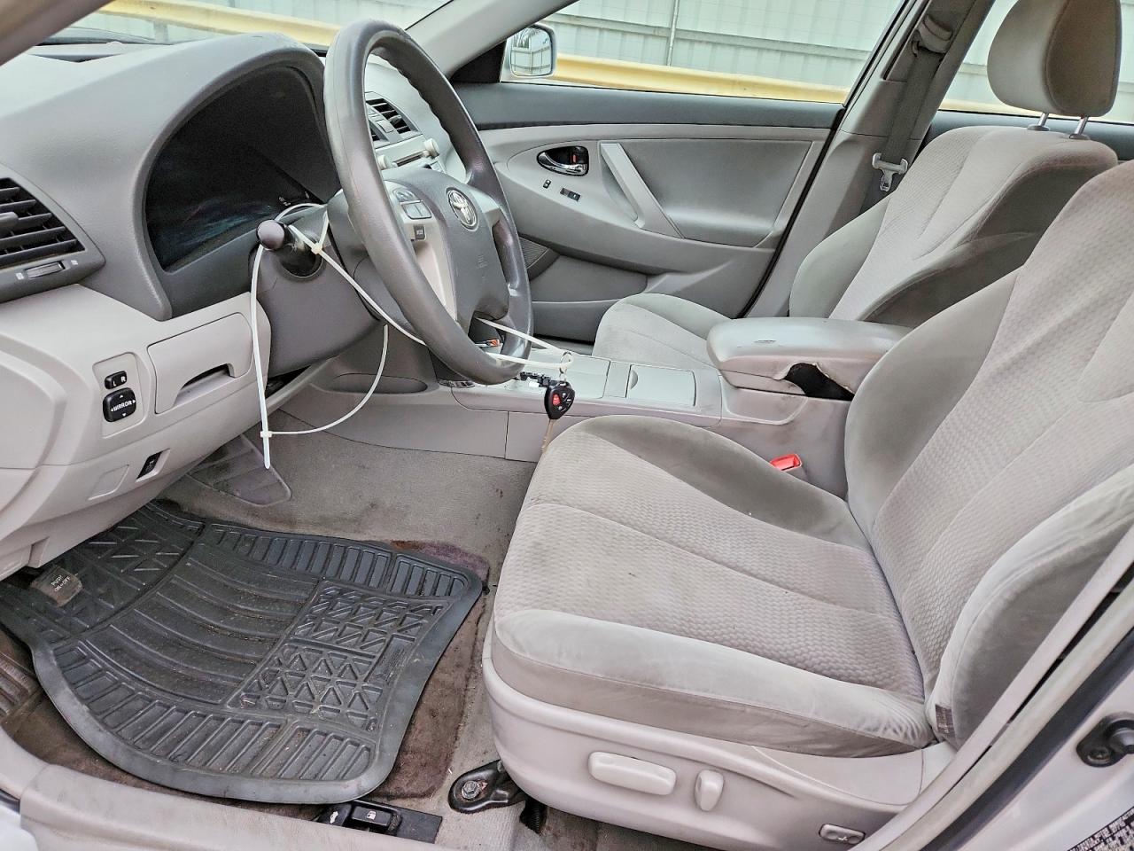 2011 TOYOTA CAMRY BASE photo 7