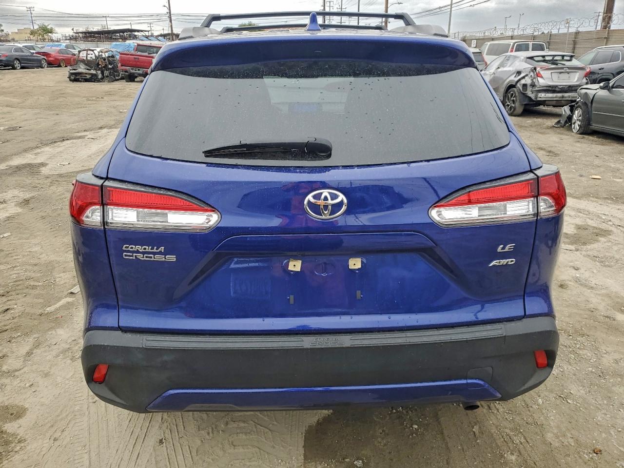 2023 TOYOTA COROLLA CROSS LE photo 6