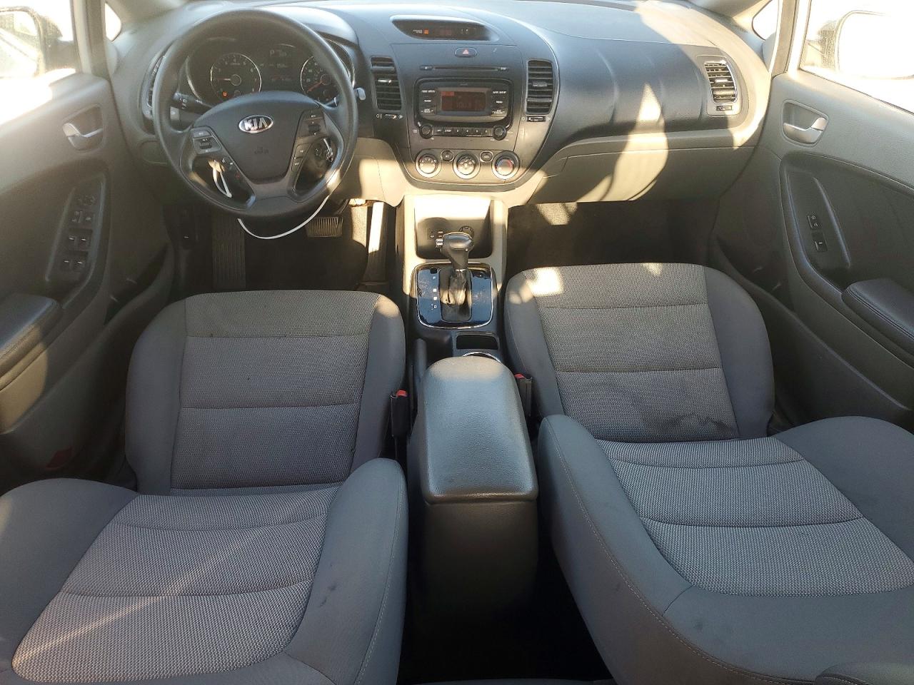 2017 KIA FORTE LX photo 8