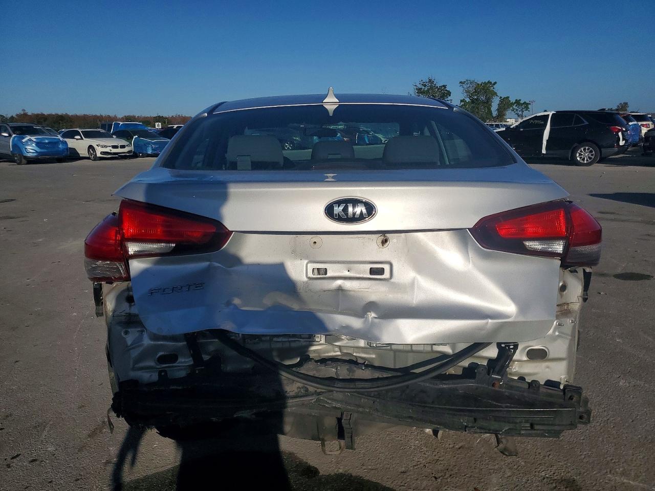 2017 KIA FORTE LX photo 6