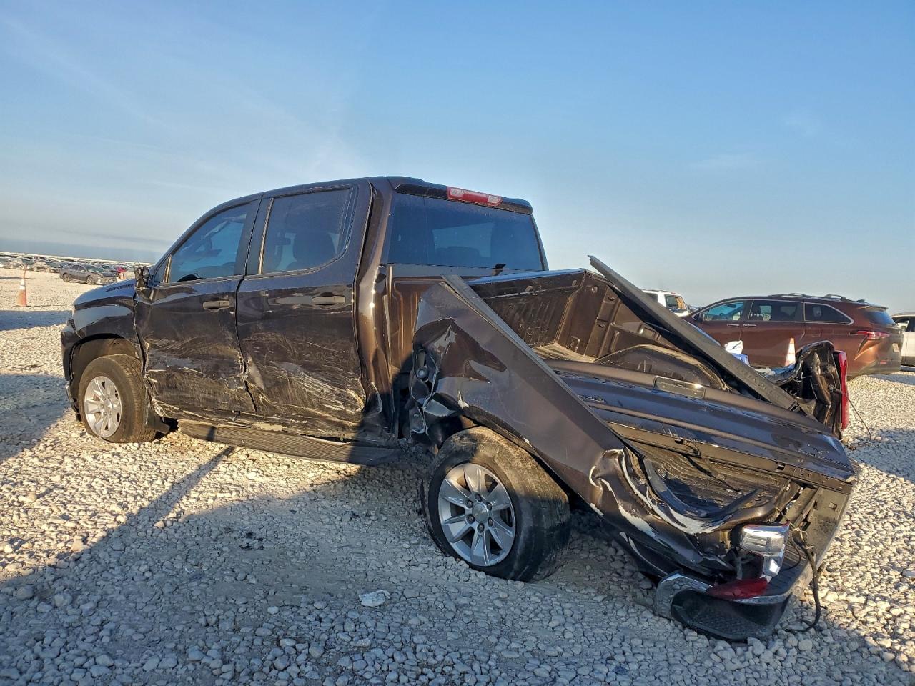 2021 CHEVROLET SILVERADO C1500 photo 2