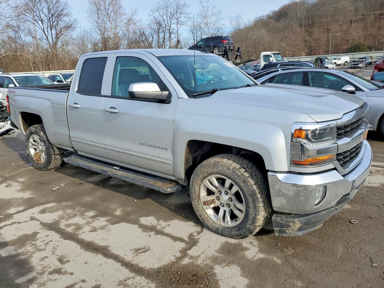 2017 CHEVROLET SILVERADO K1500 LT photo 4