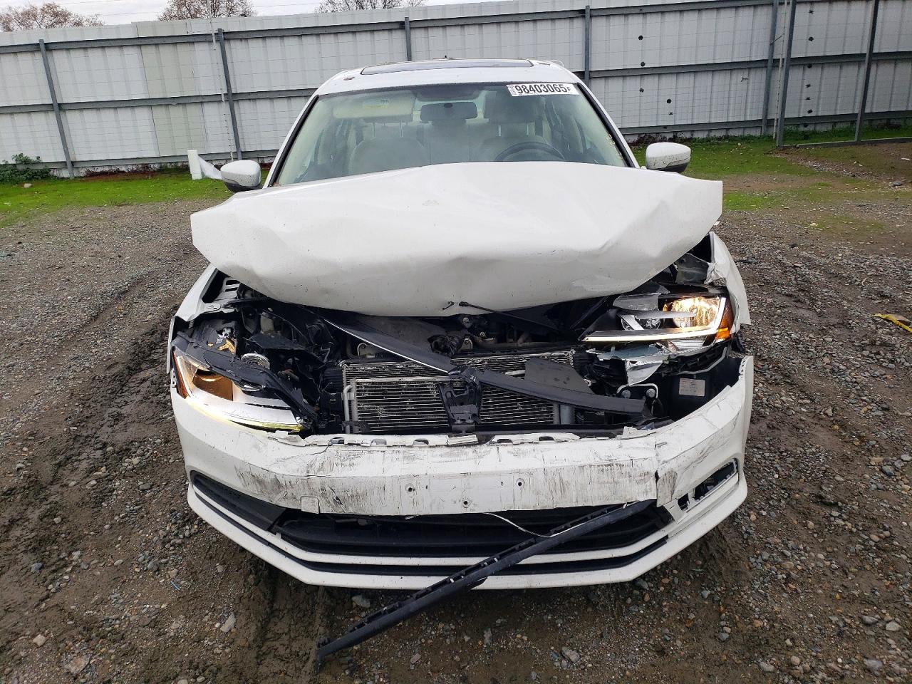 2018 VOLKSWAGEN JETTA SE photo 5