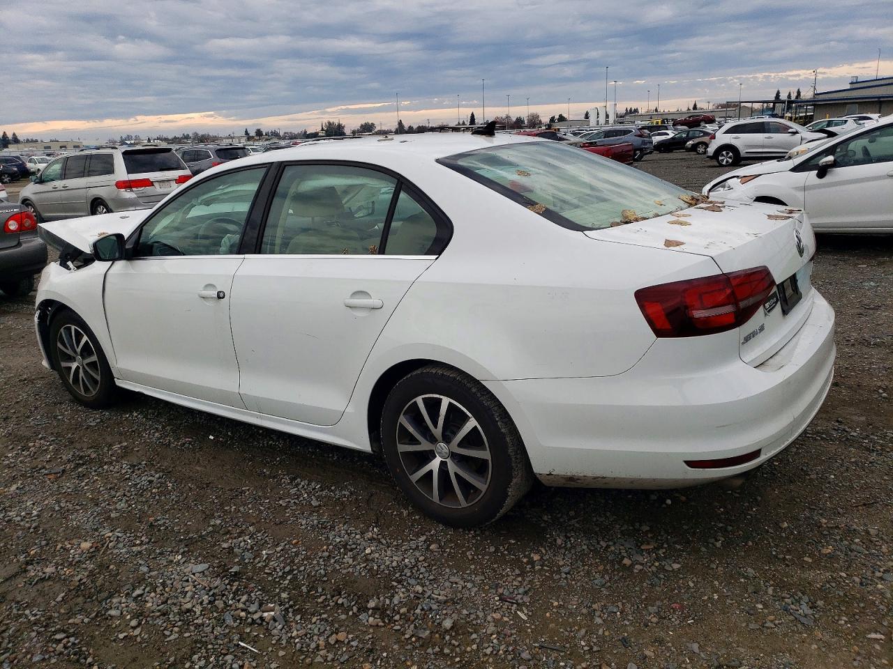 2018 VOLKSWAGEN JETTA SE photo 2