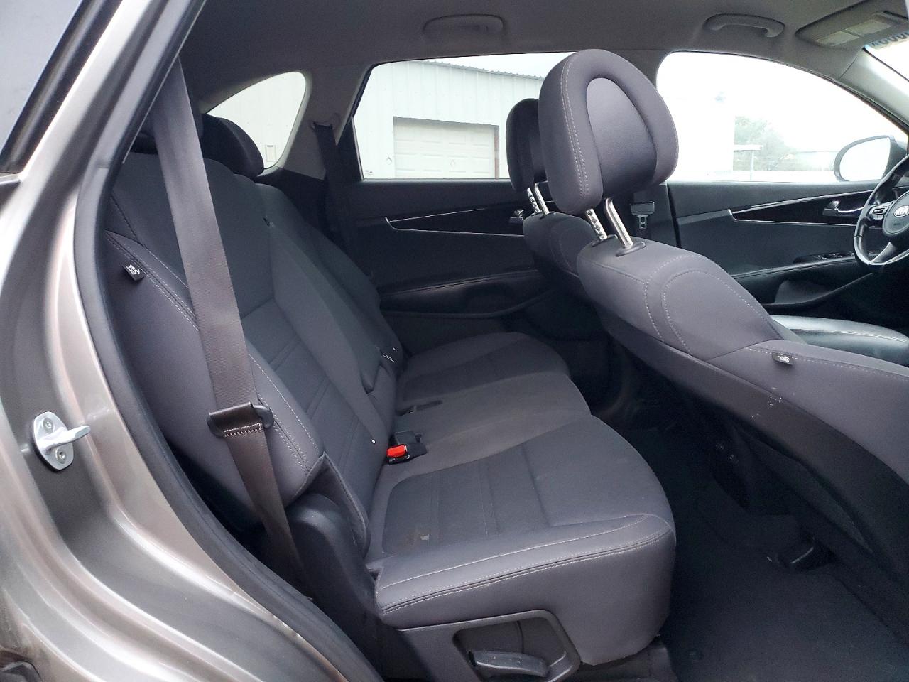 2016 KIA SORENTO LX photo 11