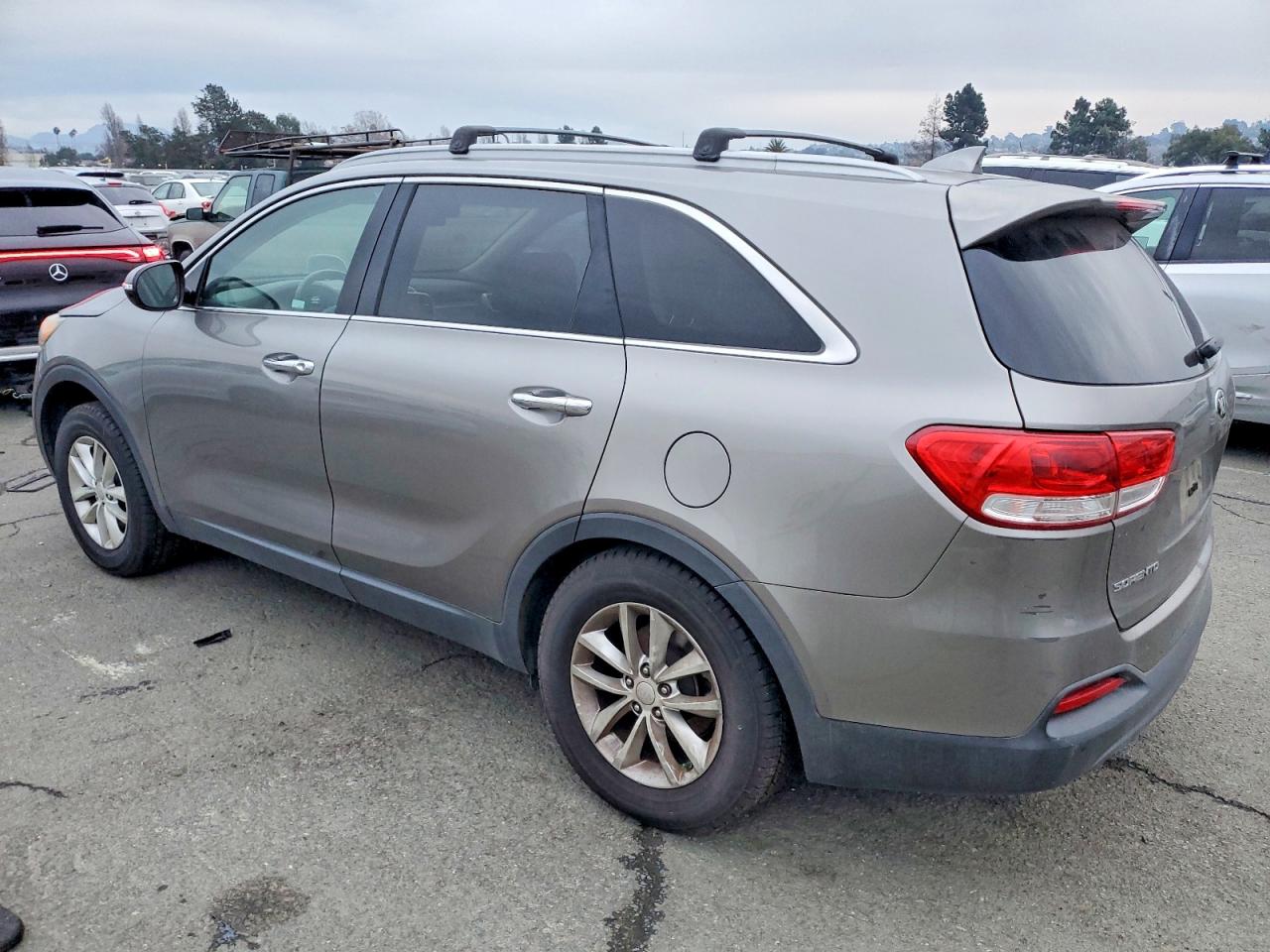 2016 KIA SORENTO LX photo 2