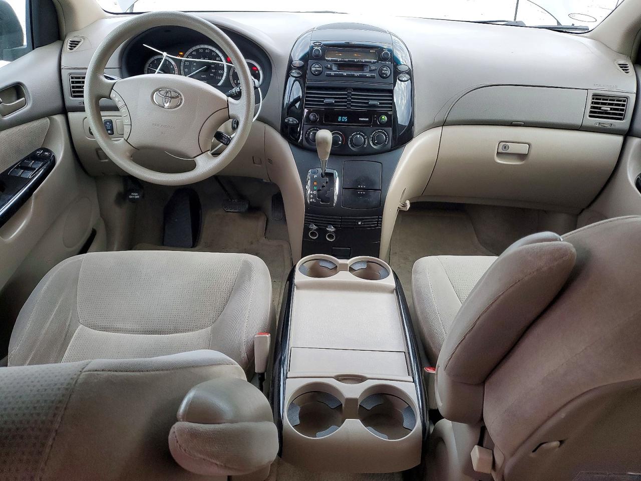 2004 TOYOTA SIENNA CE photo 8