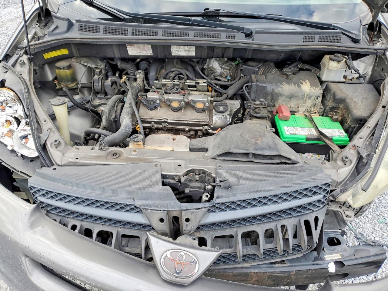 2004 TOYOTA SIENNA CE photo 11