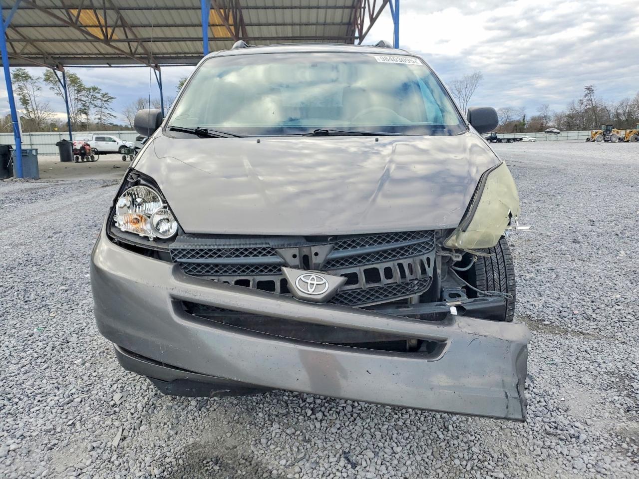 2004 TOYOTA SIENNA CE photo 5