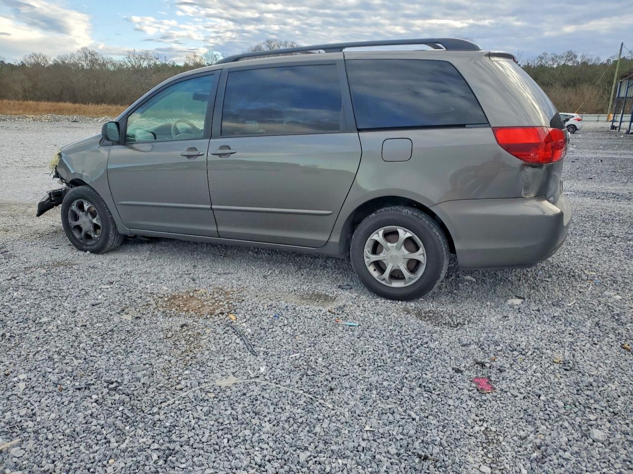 2004 TOYOTA SIENNA CE photo 2