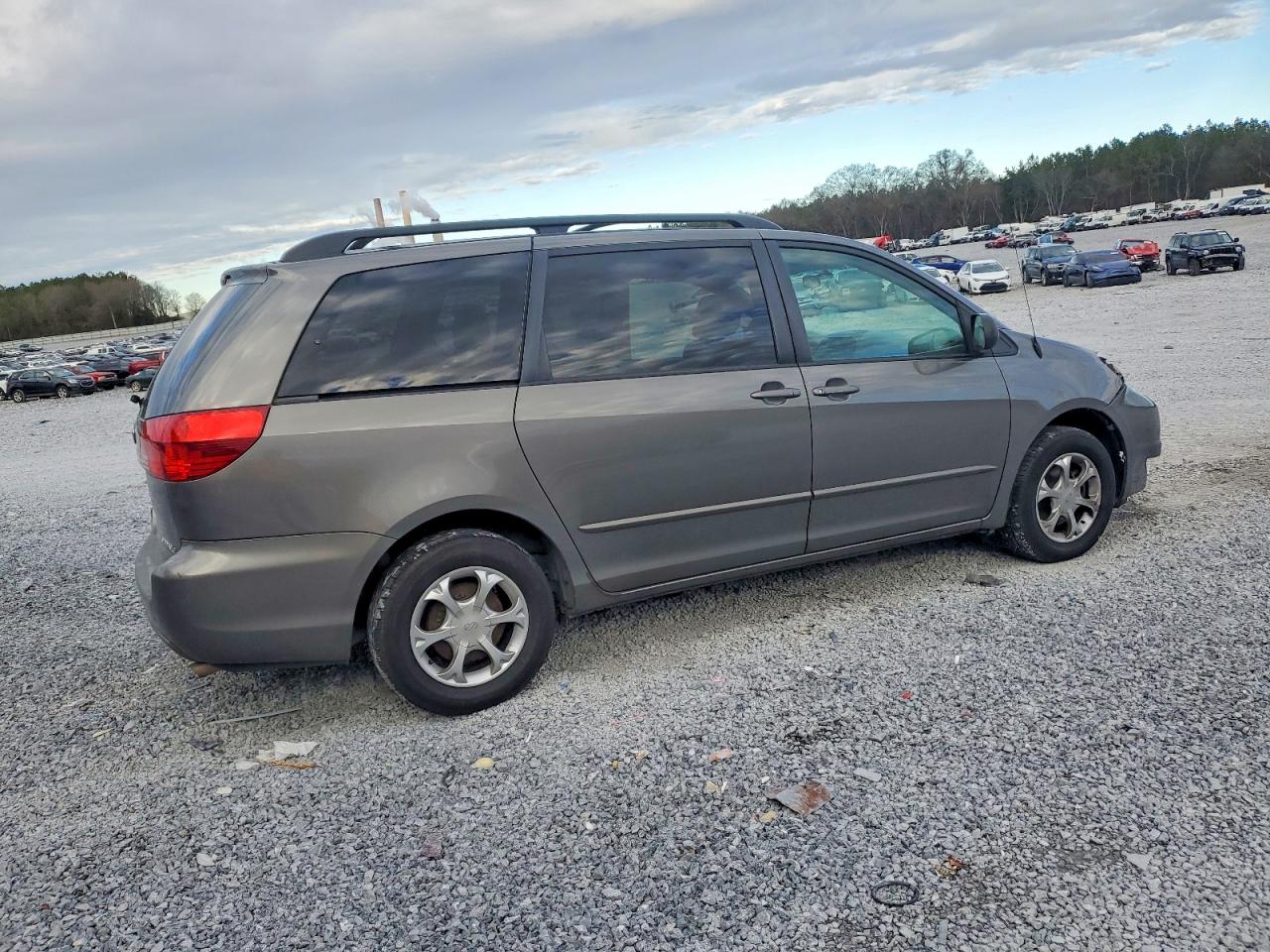 2004 TOYOTA SIENNA CE photo 3