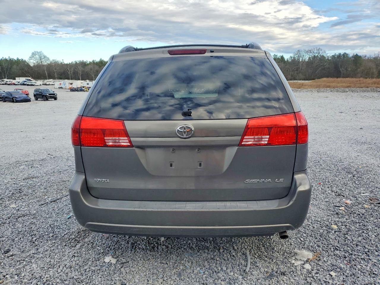 2004 TOYOTA SIENNA CE photo 6