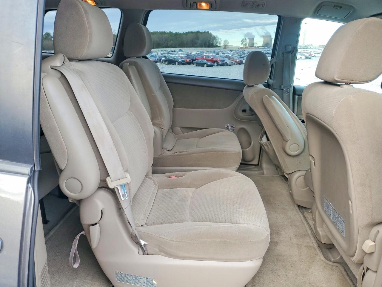 2004 TOYOTA SIENNA CE photo 10