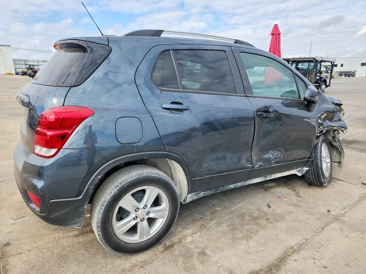 2021 CHEVROLET TRAX 1LT photo 3