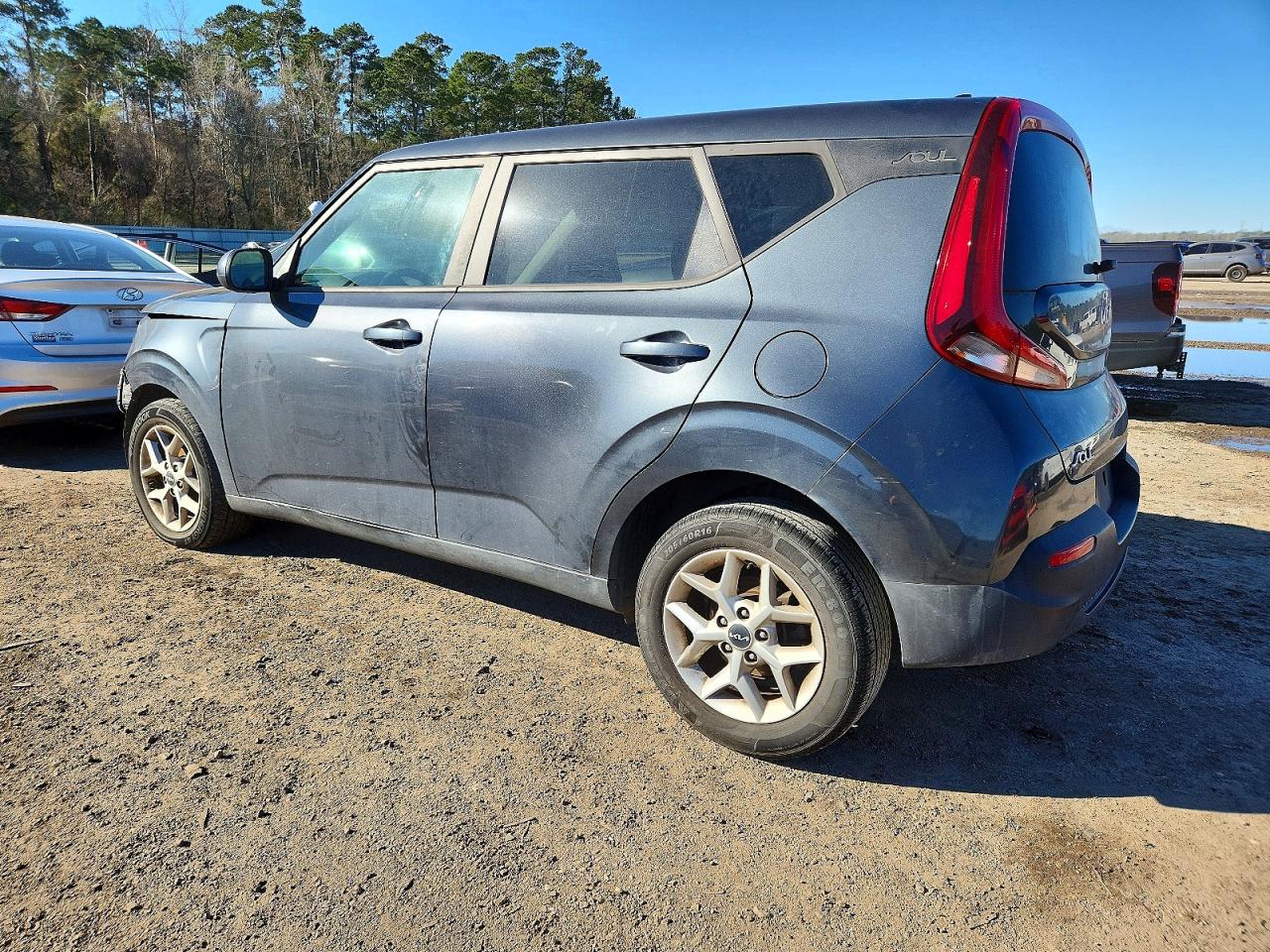 2022 KIA SOUL LX photo 3