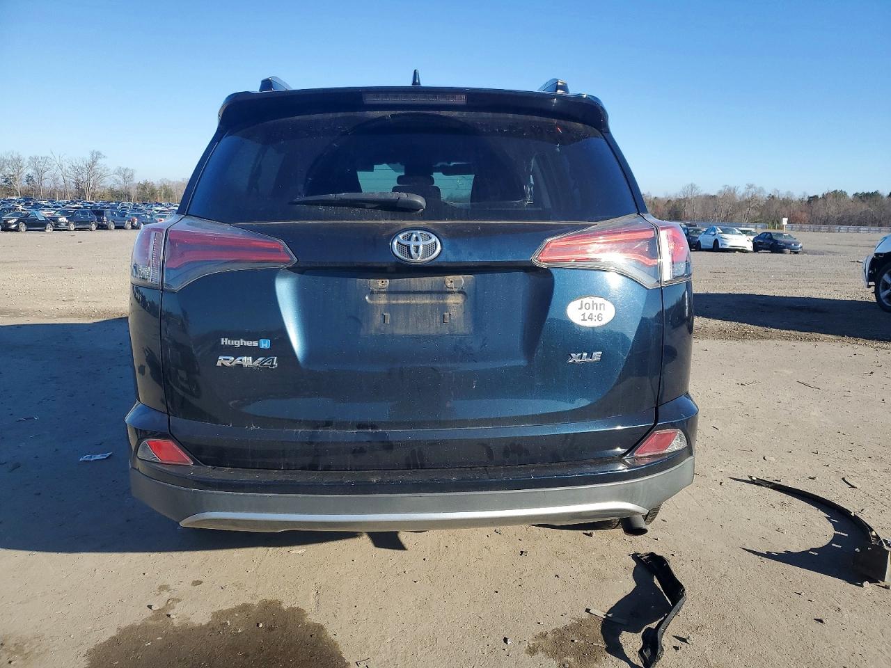 2017 TOYOTA RAV4 XLE photo 6