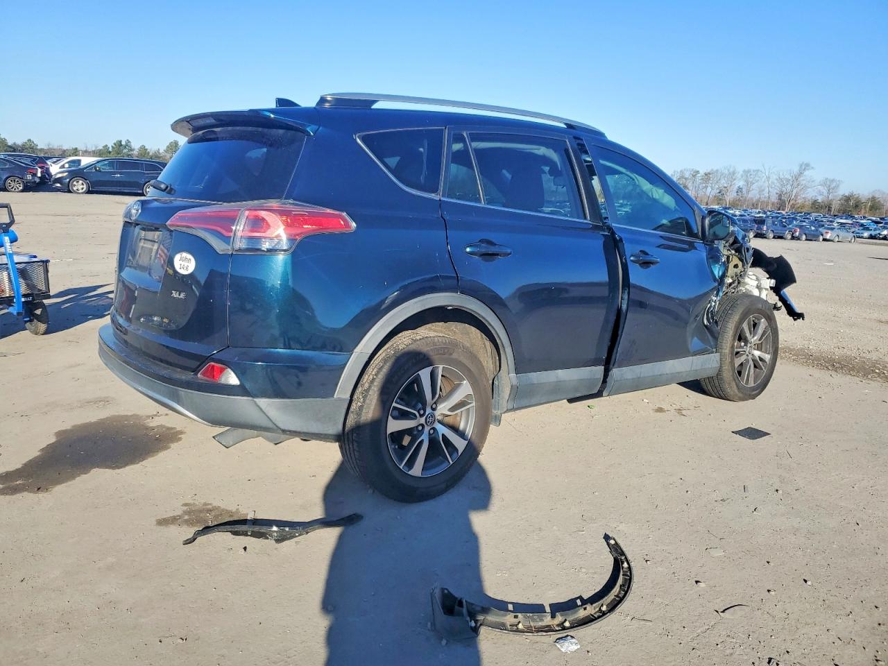 2017 TOYOTA RAV4 XLE photo 3