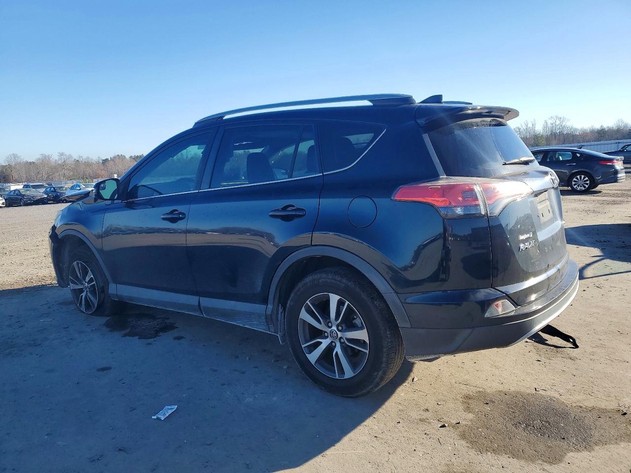 2017 TOYOTA RAV4 XLE photo 2