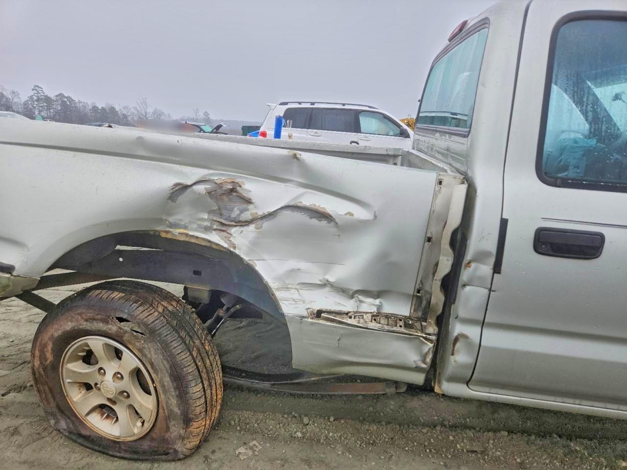 2000 TOYOTA TACOMA photo 10