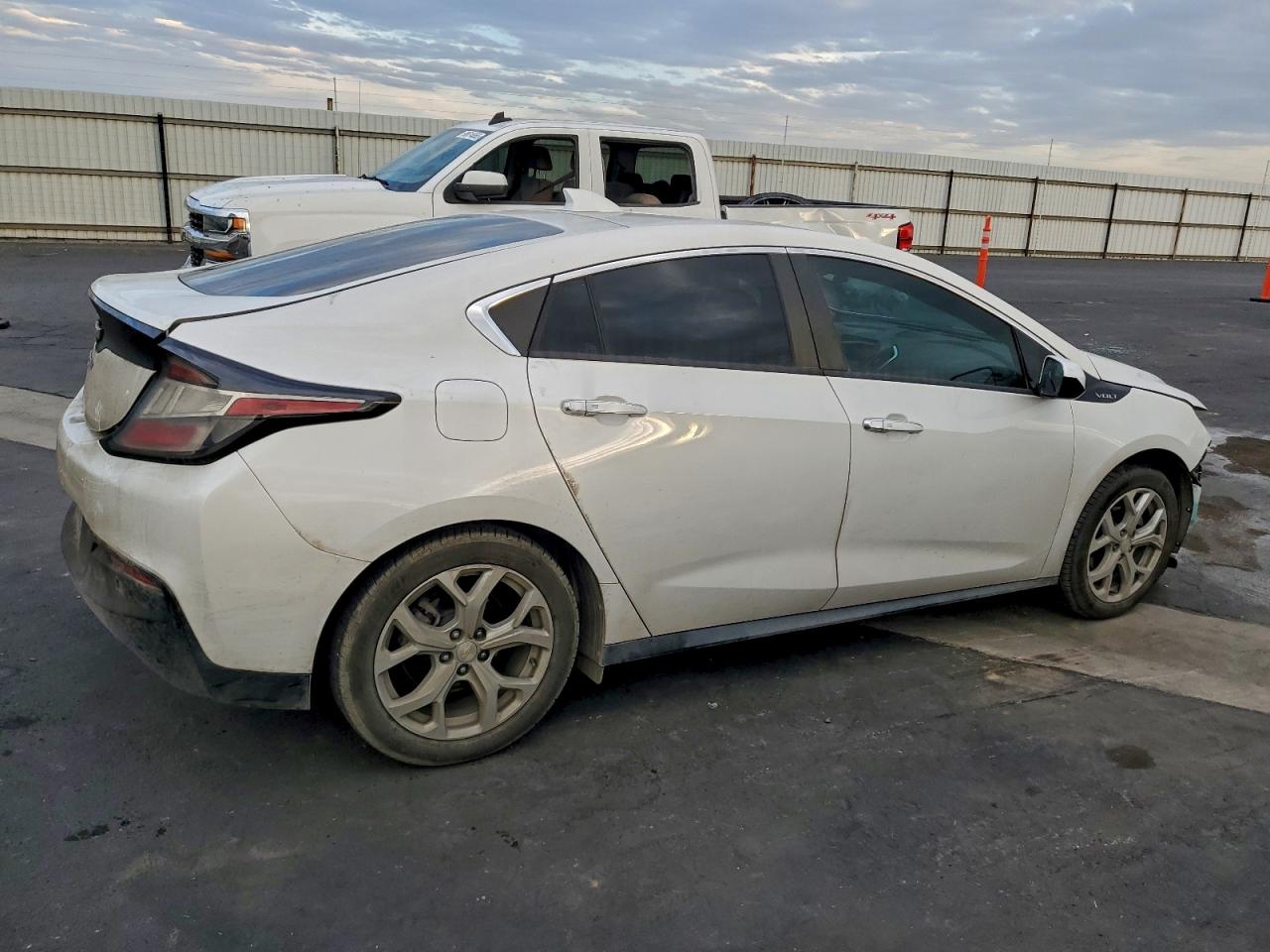 2017 CHEVROLET VOLT PREMIER photo 7